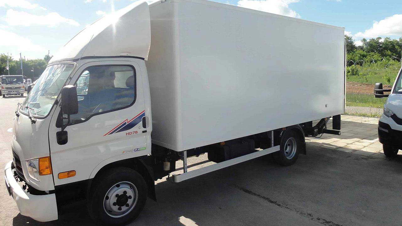 Хёндаи HD78 Фургон с перегородкой и дверью внутри