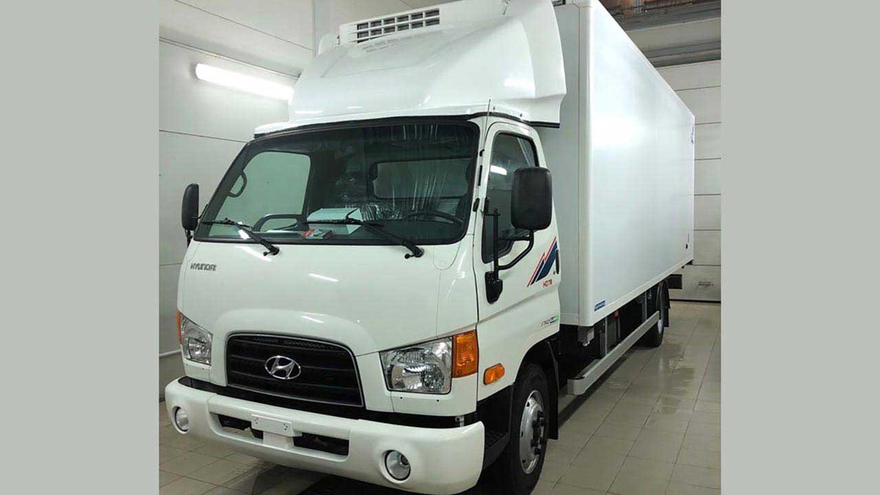 Хундай 78 рефрижератор (холодильник) вид спереди слева