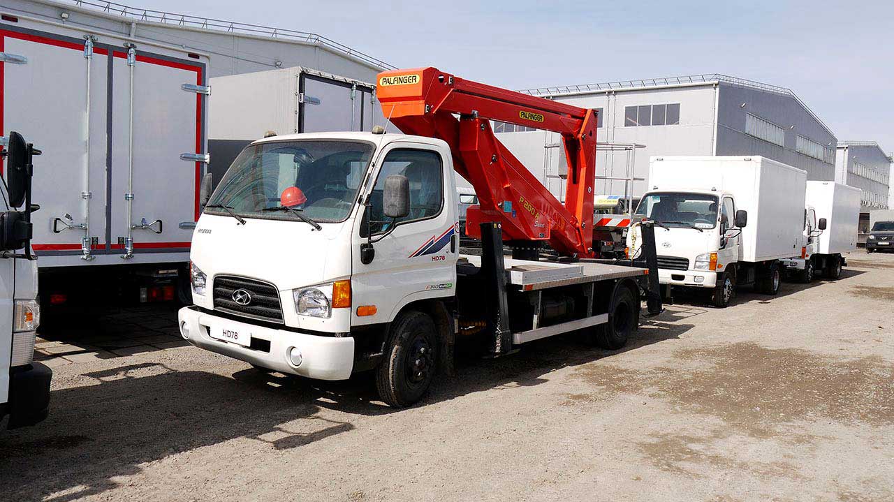 Hyundai HD 78 Palfinger вид слева и спереди