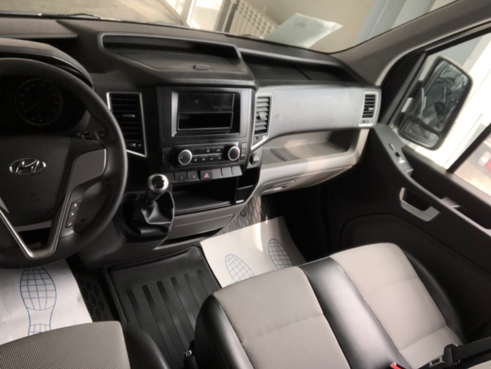 Hyundai H350 Цельнометаллический фургон - салон автомобиля