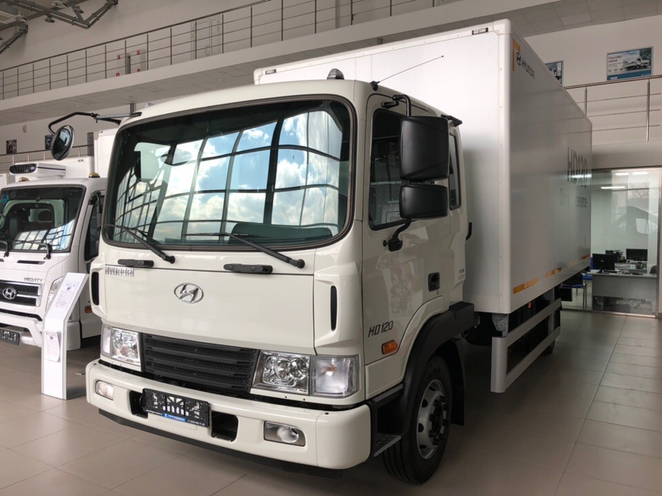 Hyundai HD 120 Фургон - вид слева кабина грузового авто