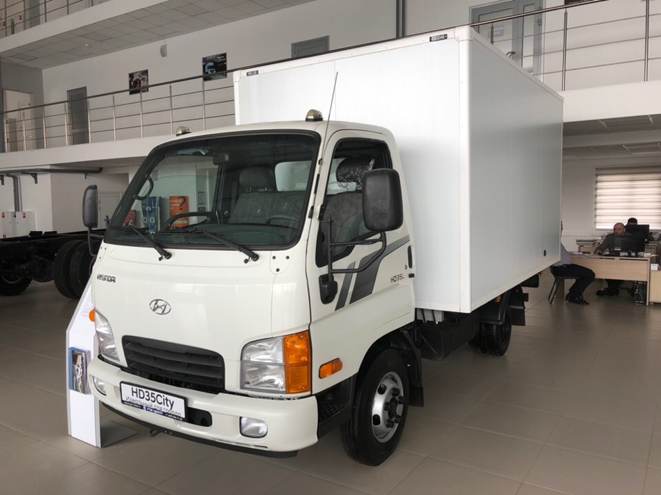Хёндэ HD35 Фургон - спереди слева