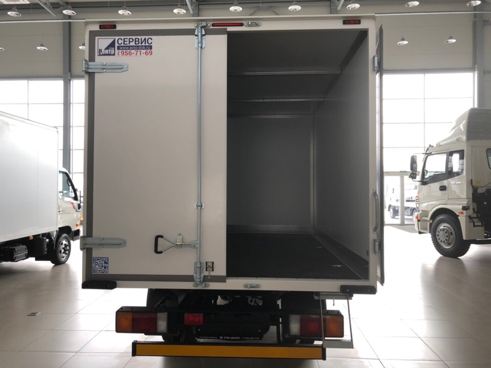 Хёндэ HD35 Фургон - вид сзади внутри фургона